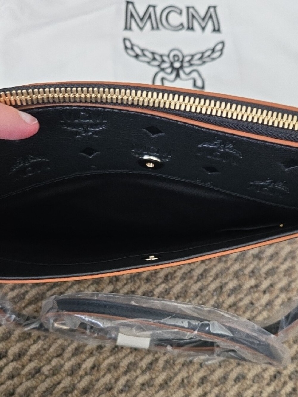 MCM Aren Crossbody Pouch - Picture 5 of 5